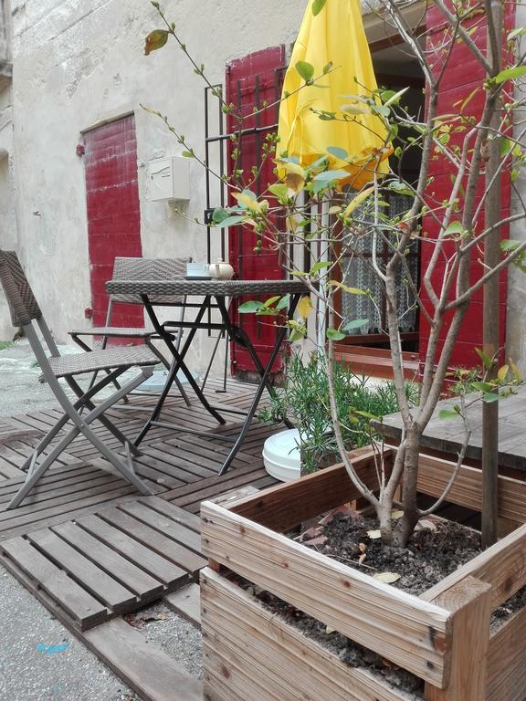 La Maison Des Hautures Arles Luaran gambar